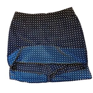 🇨🇦 Adorable Navy Blue and White Flower Skort!